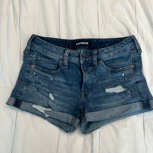 Express, distressed jean shorts size 0